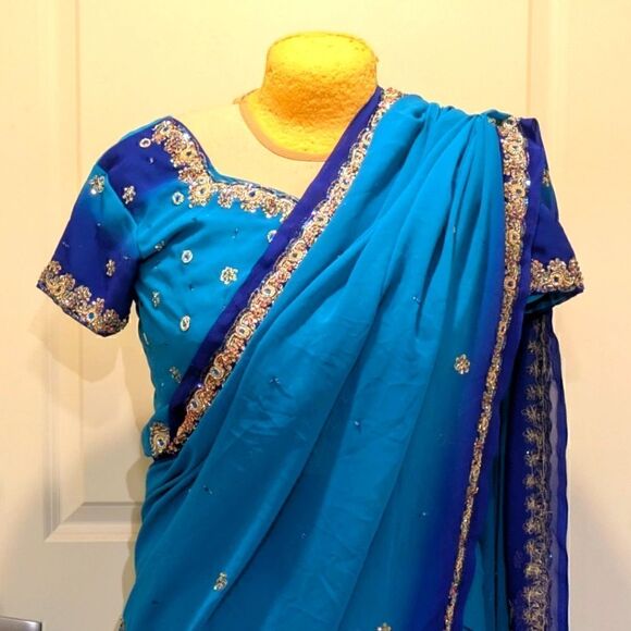 Gorgeous M Pre-Stitched Blue Ombre Saree with Gold and Blue Embroidery - Picture 3 of 9